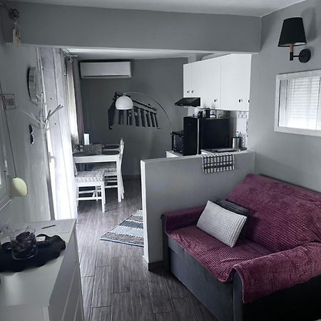 Cozy Studio Apartment In The Heart Of Athens Ngoại thất bức ảnh